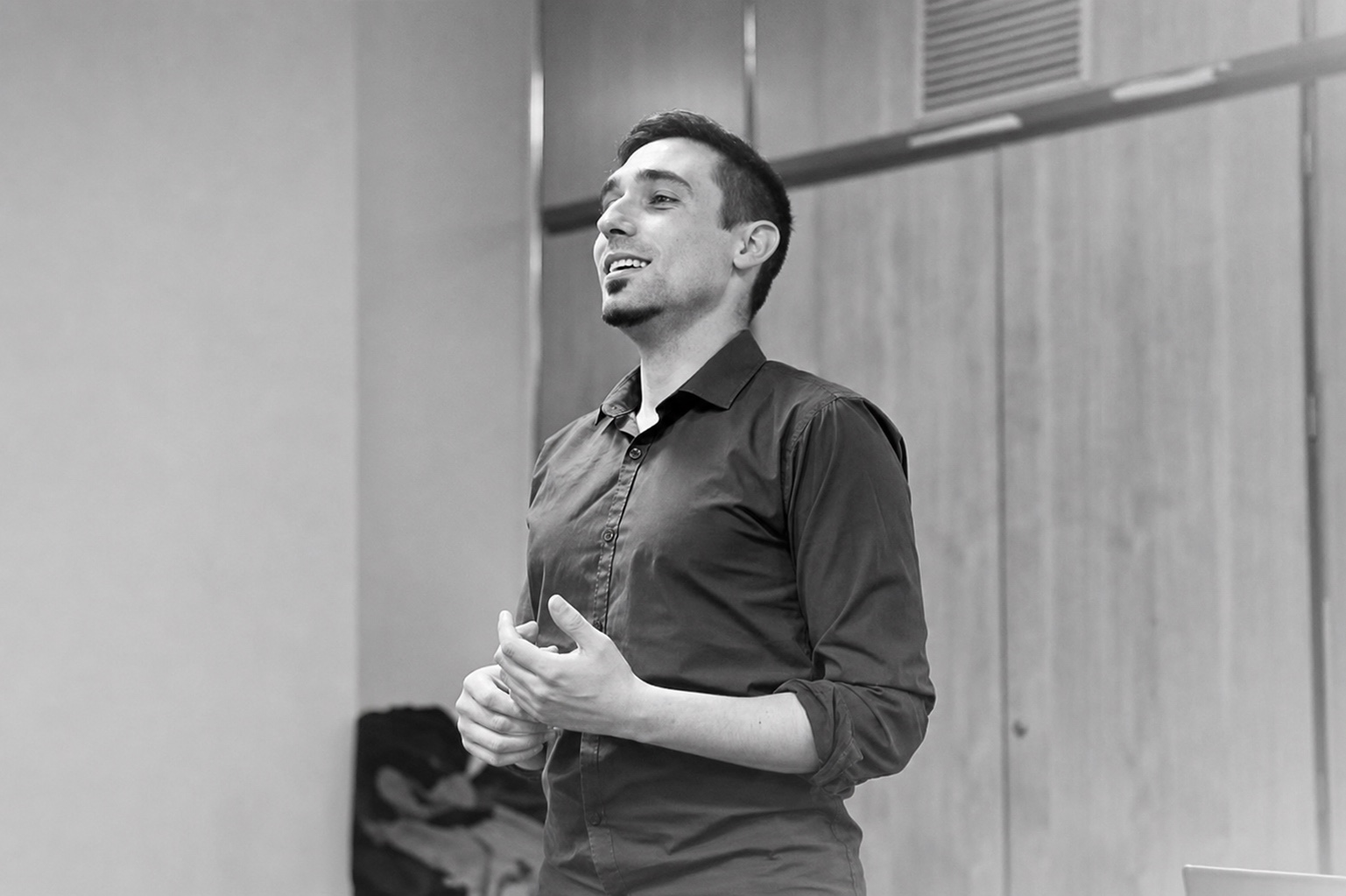 Víctor Bustamante durante una ponencia SEO
